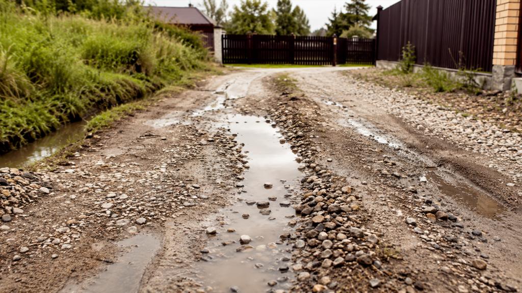 Почему отсыпанный въезд на участок проседает и теряет форму